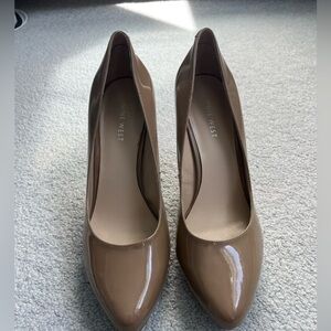 Nine West tan 4 inch heels size 8.5